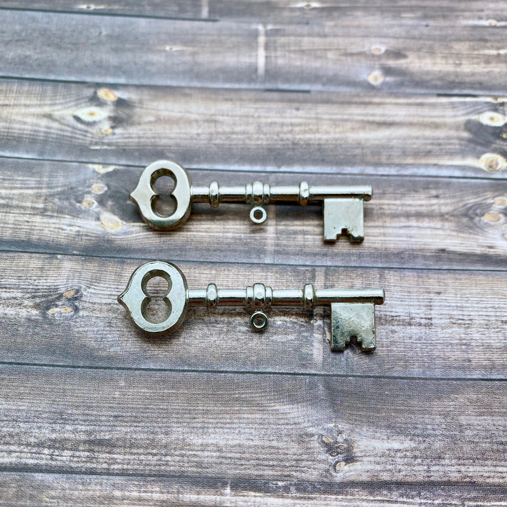 Pair Of Vintage Silver Key Pendant Or Broch (MP15)