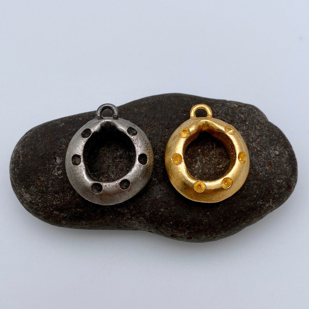 Vintage Heavy Hoop Pendant (Available In 2 Options: Gun Metal Or Gold) (MP34)