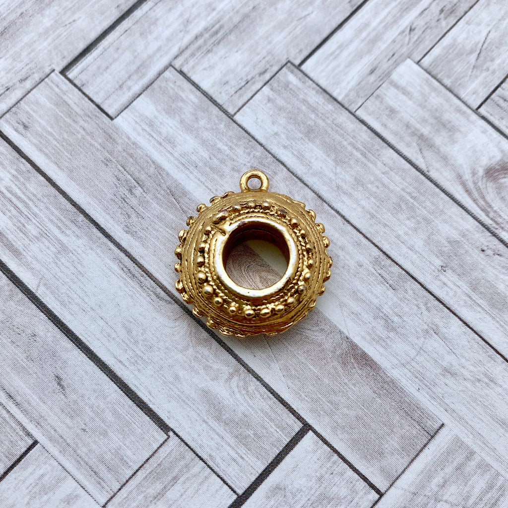Vintage Round Brass Plated Pendant (MP108)