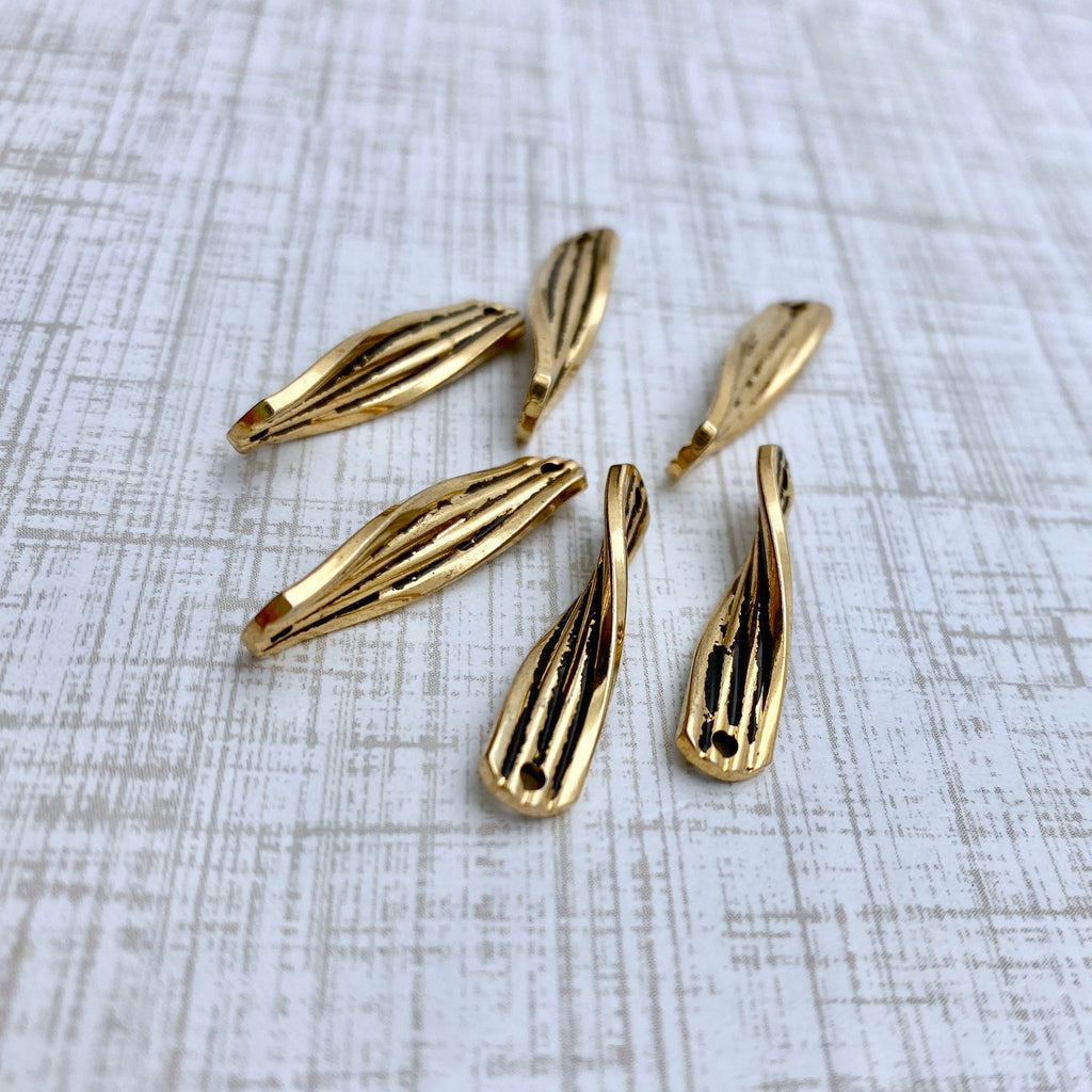 6 Twisted Brass Plated Connectors (MP165)