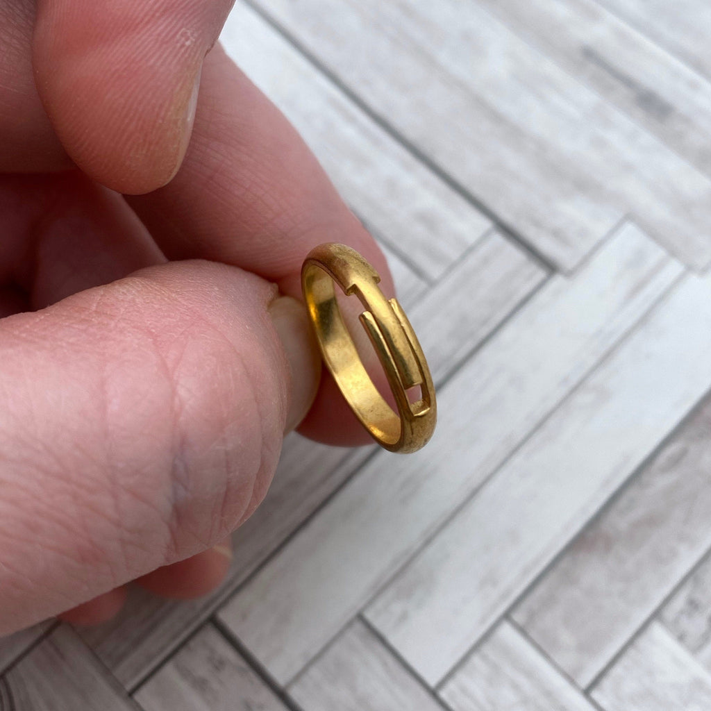 4 Vintage Brass Split Ring Bezel Pendants (BP80)