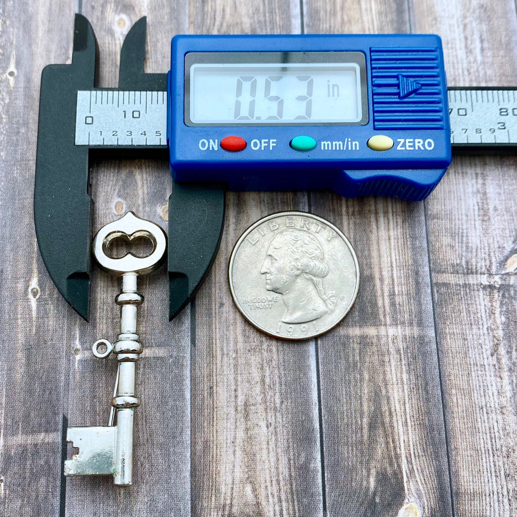 Pair Of Vintage Silver Key Pendant Or Broch (MP15)