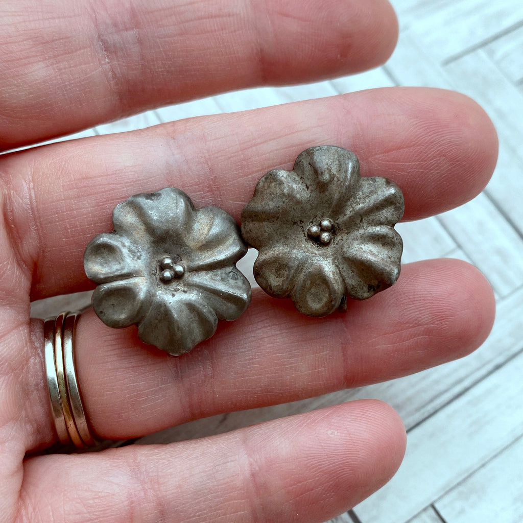 1940s Vintage Sterling Silver Flower Screw Back Earrings (ER65)