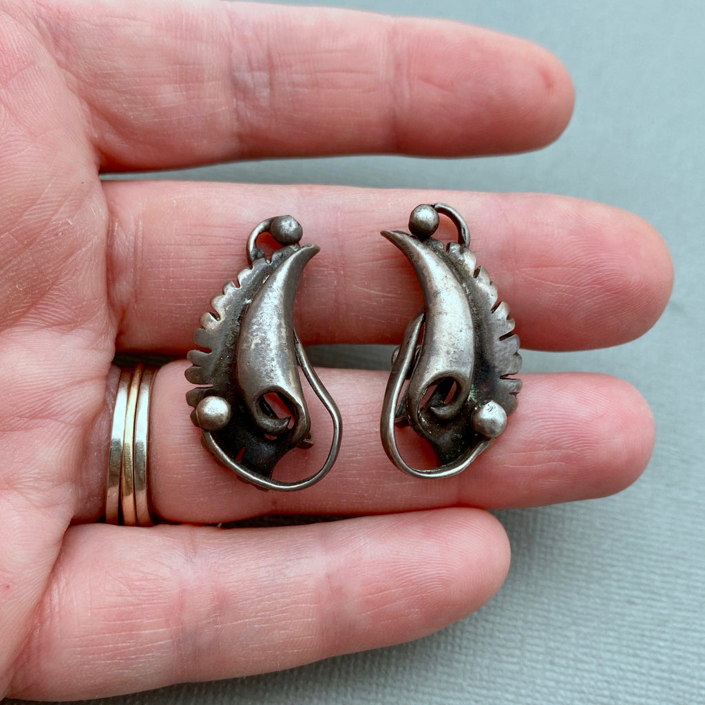 Vintage Sterling Silver Modern Style Screw Back Earrings (ER51)