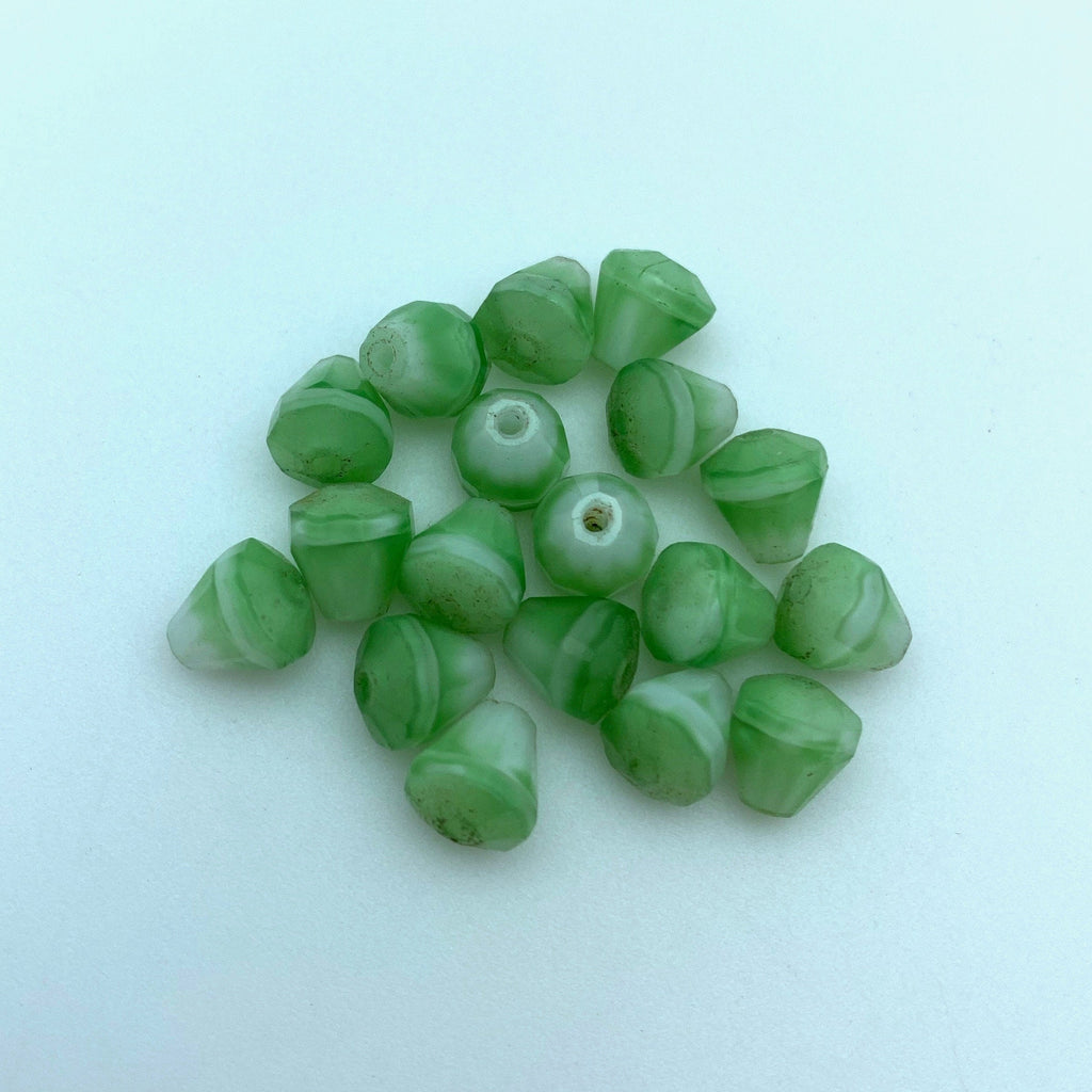Vintage 1930&#39;s Shamrock Green & White Czech Teardrop Rosary Beads(6x7mm) (GCG96)